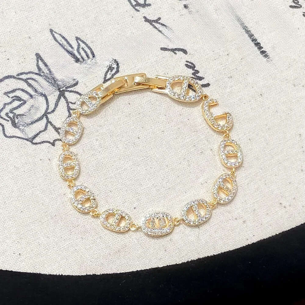 Bracelet ovale lié de ton or avec des accents de strass, cadeau de fête quotidienne à la mode pour elle, bijoux accrocheurs de haute qualité et a