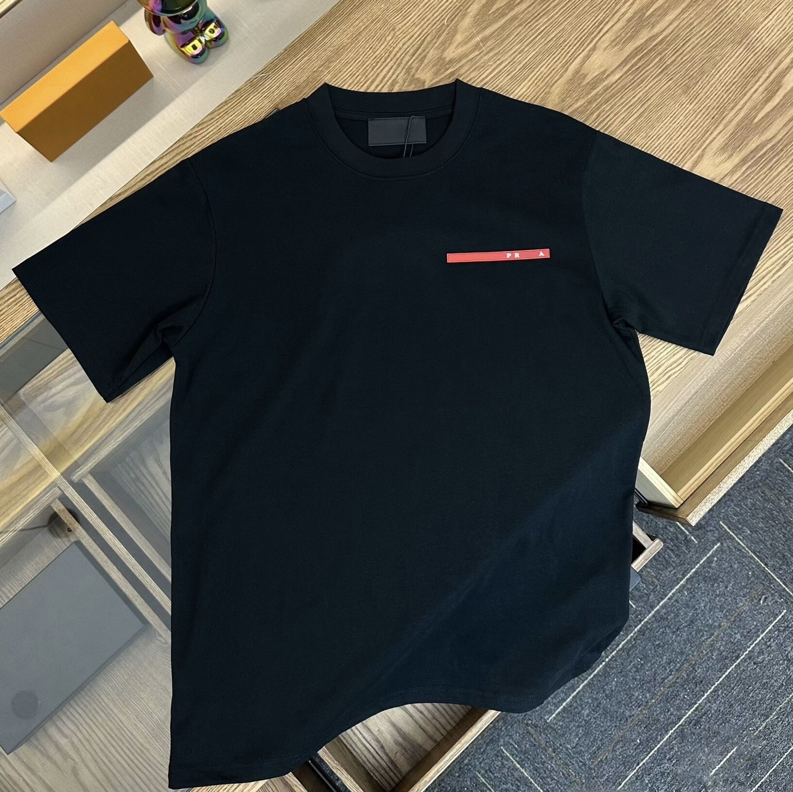 Summer brand clothing designers have launched men's pure cotton round-neck short-sleeved fashionable T-shirts and women's casual T-shirts