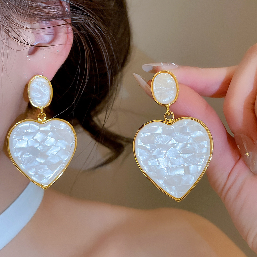 Vintage French Heart-Shaped Shell Earrings - Gentle Pendant Studs for Women-image-1099688653