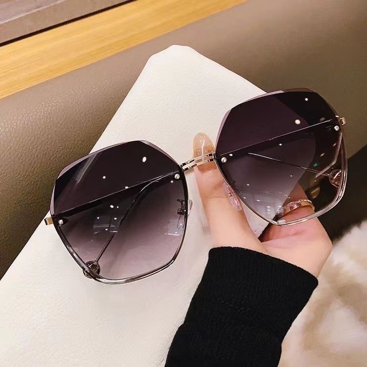 2026 New Fashion Frameless Sunglasses Popular With Irregular Cut Edges And Gradient Designer Sunglasses Lenses Street Style Sunglasses For Women