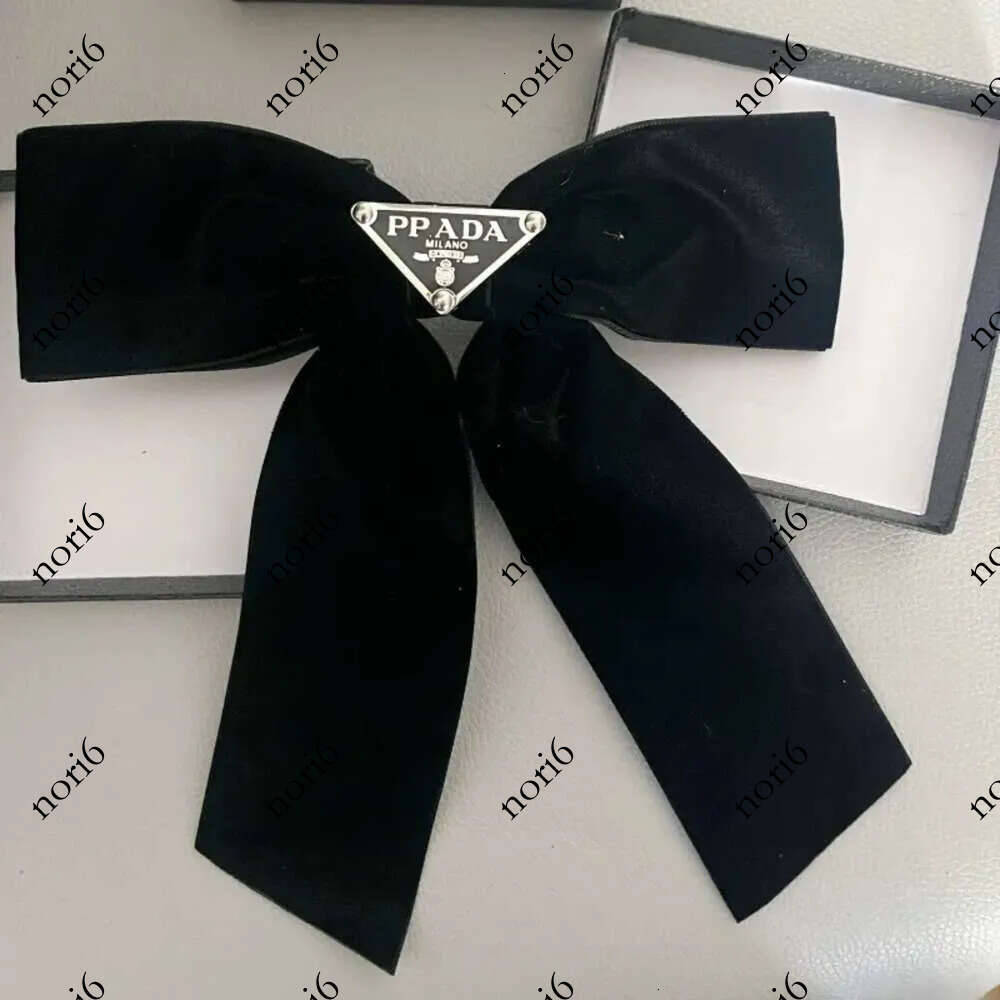2025 Fashion Designer Inverted triangle Bow Barrettes Women Girl Veet Cute Sweet Clips Hairclips Classic Letter Hairpin Hair Jewelry Gift 02