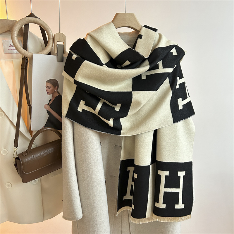 Luxury designer autumn and winter thick letter H imitation cashmere scarf, women's simple casual shawl, fashionable and versatile warm scarf
