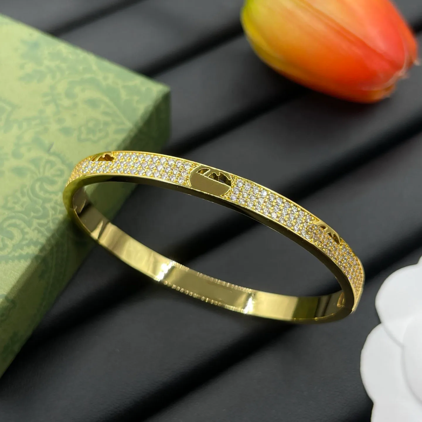 Luxurious bracelet jewelry gifts - suitable for both men and women. Bracelet jewelry for fashion purposes. Hand and bracelet jewelry items.-image-1104373077