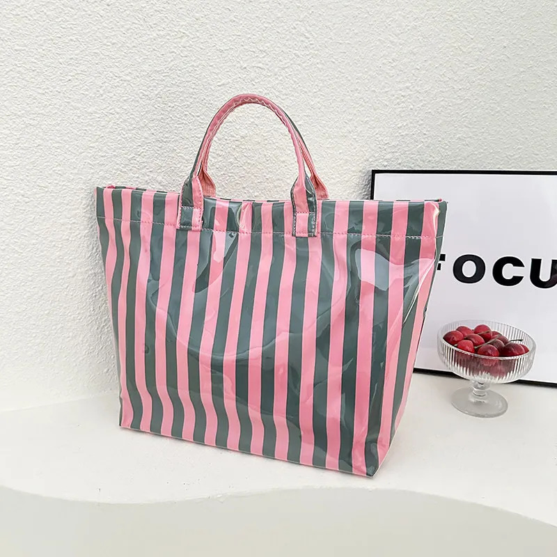 Cross Border Striped Tote Lightweight Handbag Commuting Large Capacity Portable Travel Transparent Leopard PVC Shoulder Bag 260429