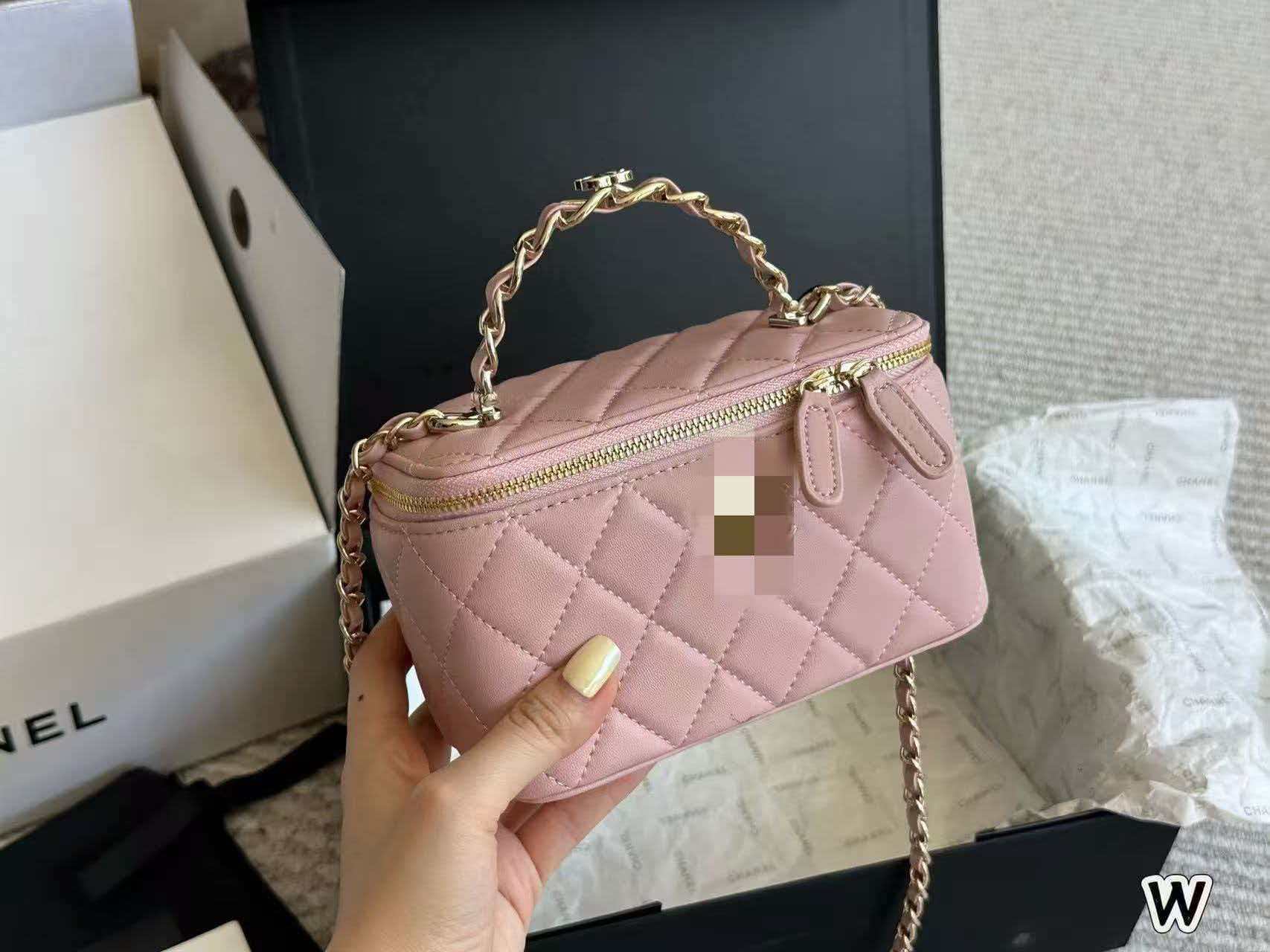 makeupbag 2026 nouveau sac boîte matelassé rose pour femmes, sac à bandoulière à poignée supérieure avec chaîne en or, sac à main de trousse à co