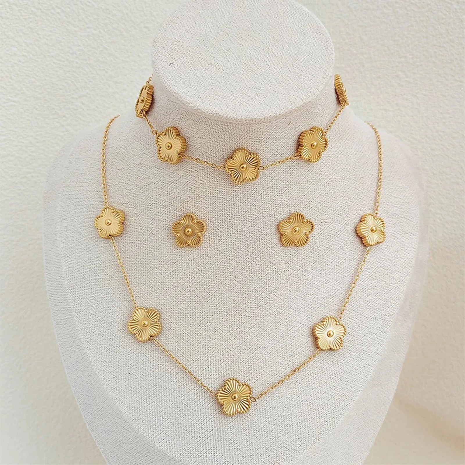 Simple 316L Stainless Steel Flower Five Leaf Necklace Bracelet Earrings 18K Gold Plated Jewelry Set For Women Girl Gift Clover 260430