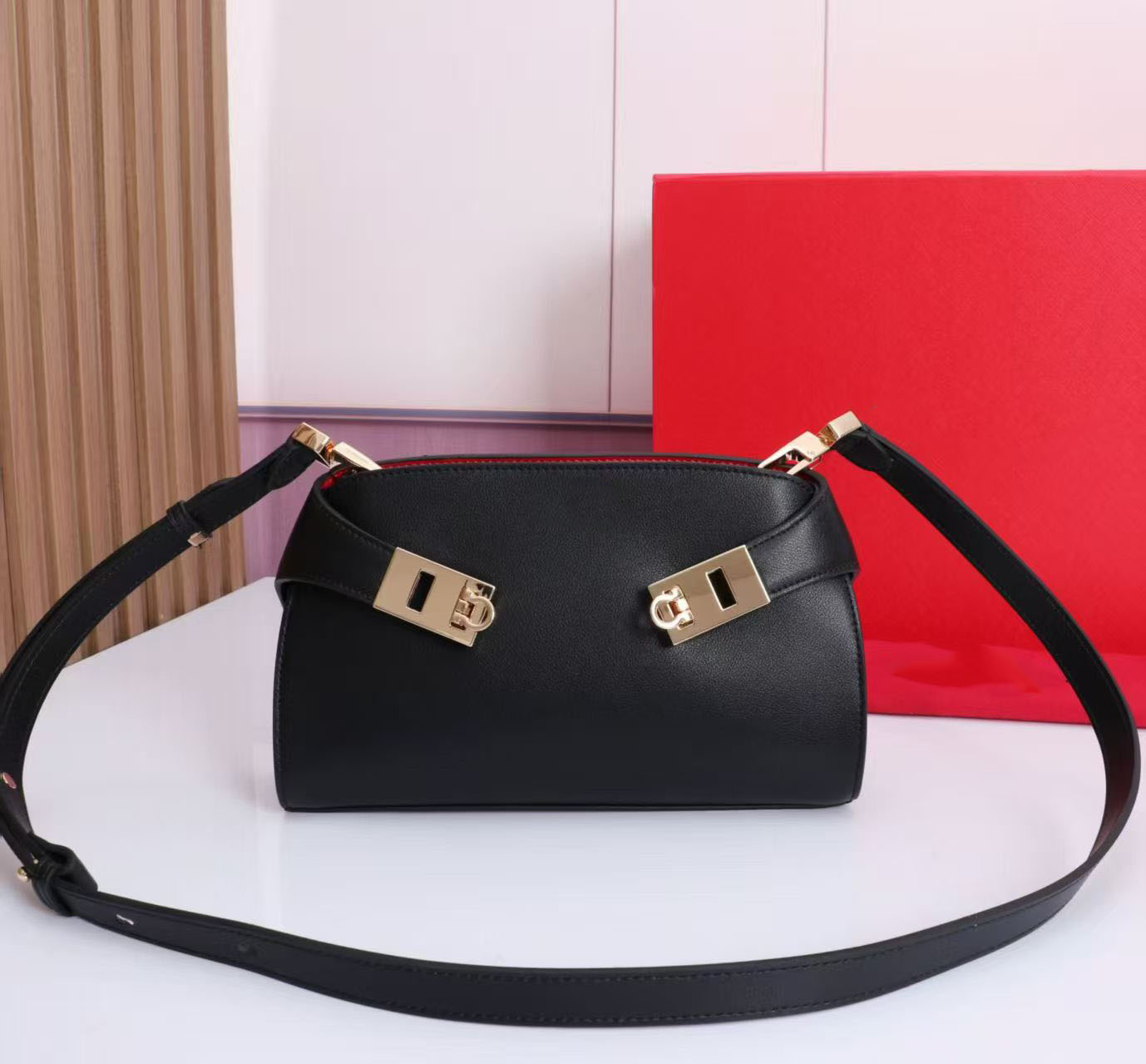 Sac de créateur Totes mini Hug Sacs à main Sac de luxe En cuir véritable Femmes Sacs à poignée supérieure Sac d'embrayage de mode de haute qualit