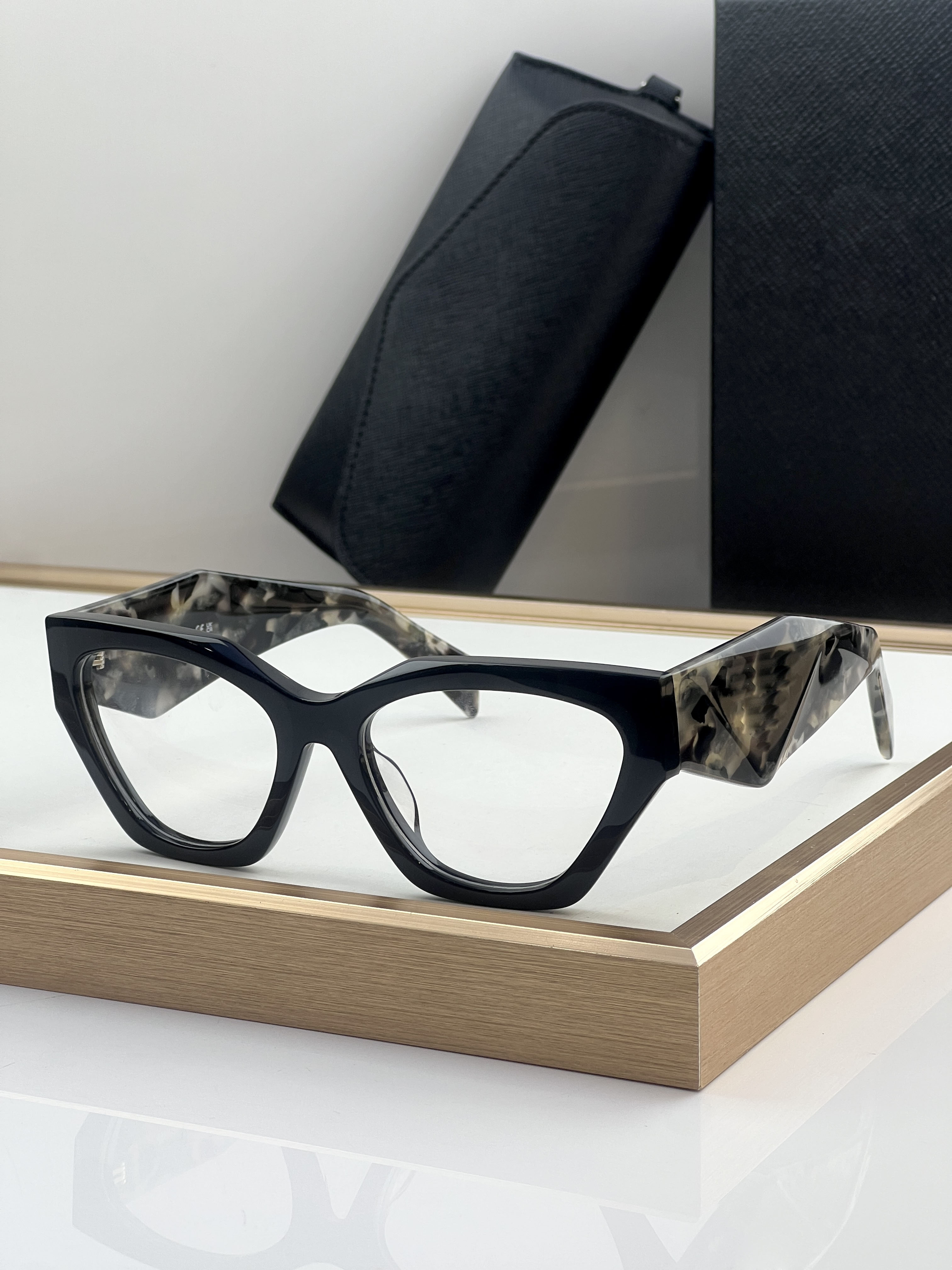 Men and Women Eye Glasses Frames Eyeglasses Frame Clear Lens Mens Womens PR C07V Latest random box