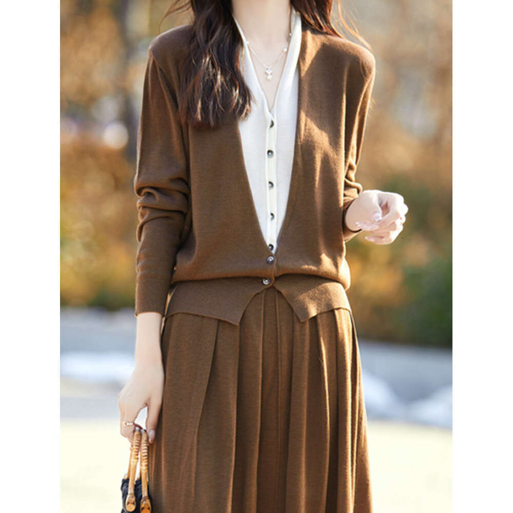 Spring New Women's Fine Wool Umbrella Skirt, Soft And Skin-Friendly Knitted Cardigan, Faux Two-Piece Top Set MAKOUFEI