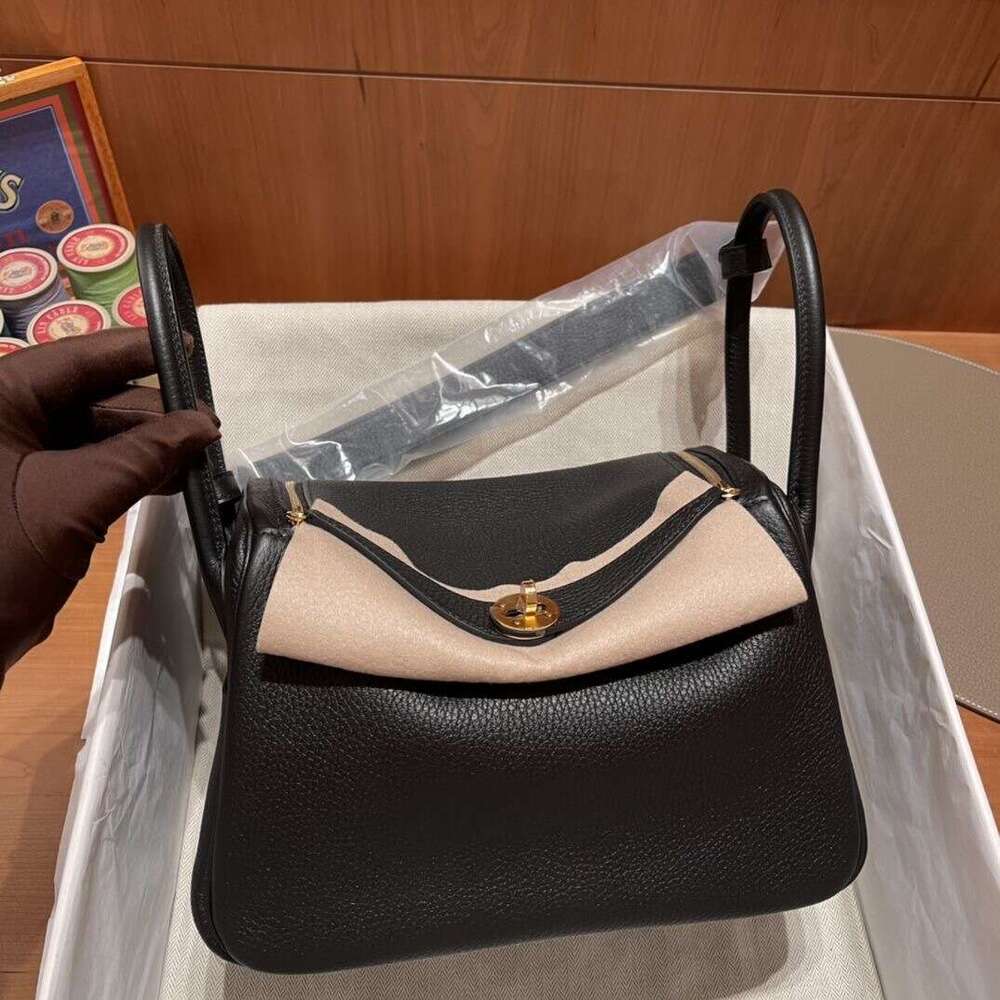 Leater Lindy Genuine andeld Bucket 2024 New Commuter Doctor Single Soulder Womens Spring Summer Versatile Crossbody Bag M260714