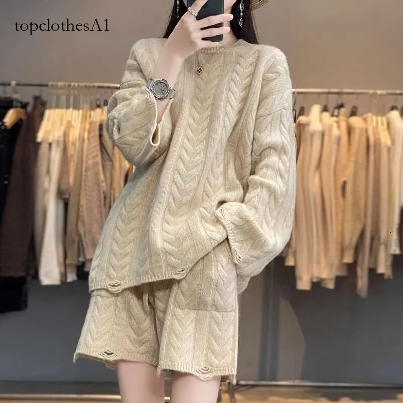 Loose-Fit Cashmere-Look Twisted Pattern Women's Sweater Two-Piece Set With High-Waisted Knit Shorts Fashionable Casual Outfit MAKOUFEI