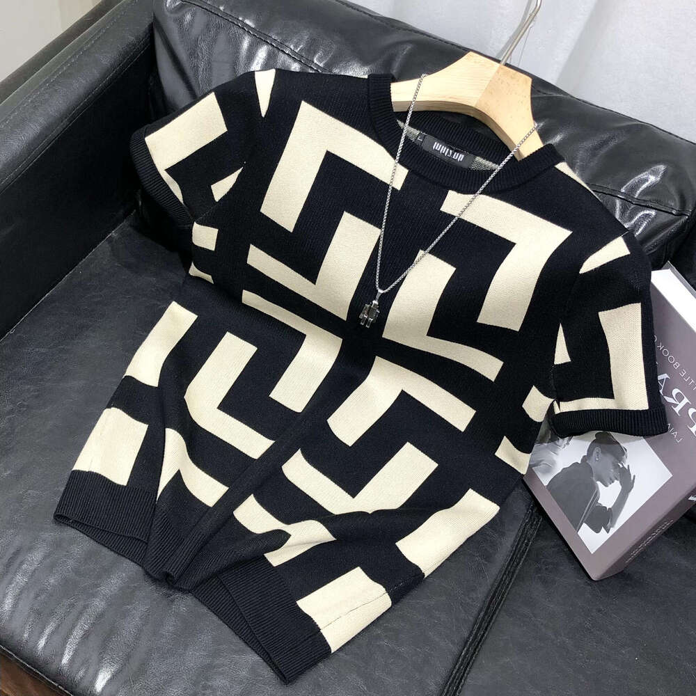 Designer 2026 Spring And Autumn Geometric Pattern Base Shirt Men's Slim Fit Casual Trendy Brand Short Sleeve Luxury Knitted Top Summer T-shirt