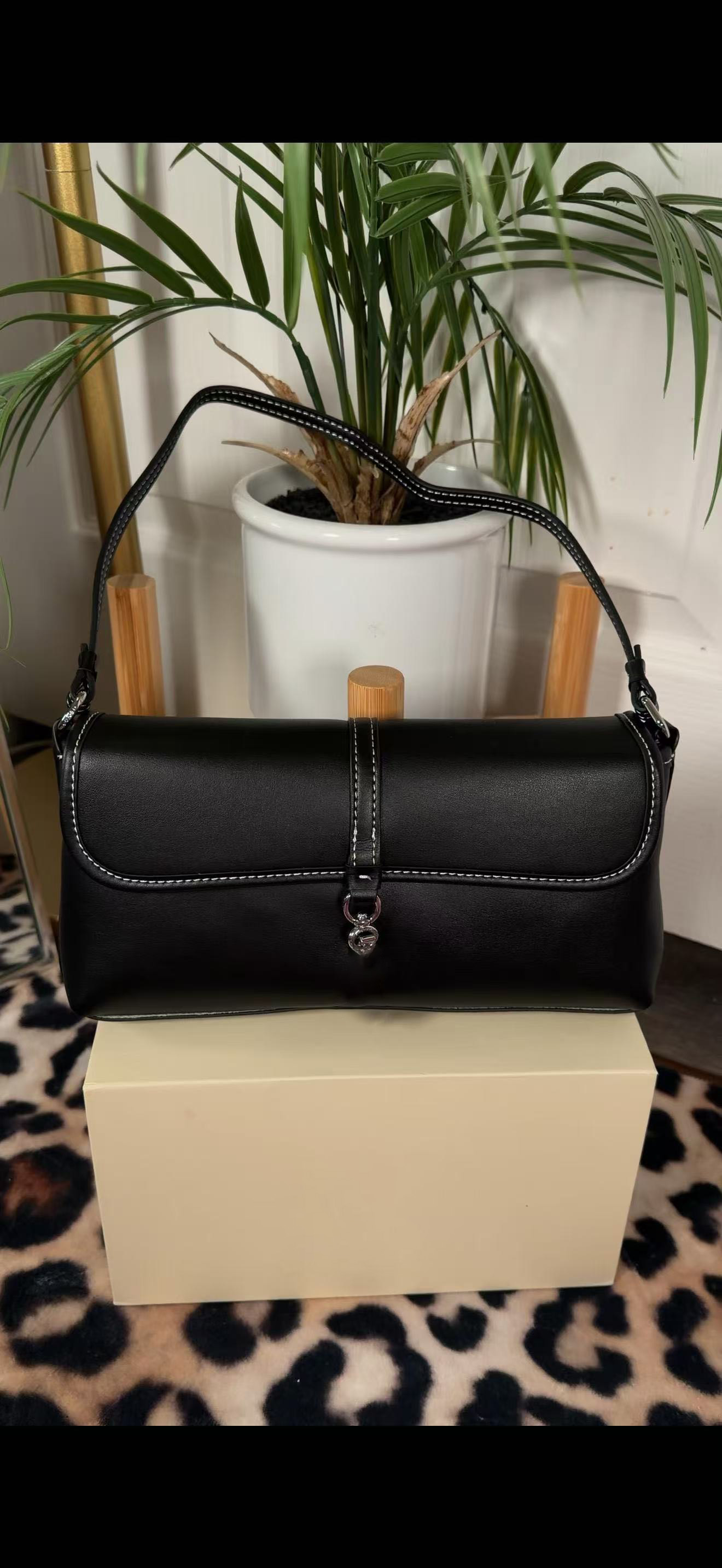 Sac à main designer, sac bandoulière, taille 25 x 14 x 3,5 cm, accessoire élégant et pratique