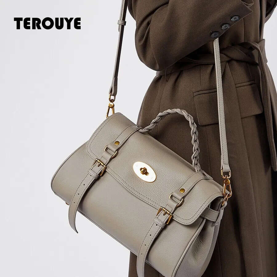 Free Shipping Luxury Top Layer Cowhide Messenger Bags Versatile Commuter Handbag Women's 2026 New Single Shoulder Tote Bag Briefcase TEROUYE