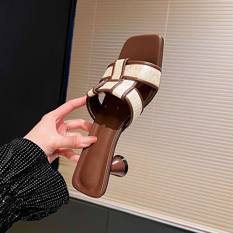 Hong Kong-style designer sandals slippers French elegant for women, 2025 spring-summer new fashion high-heeled square-toed slip-on sandals