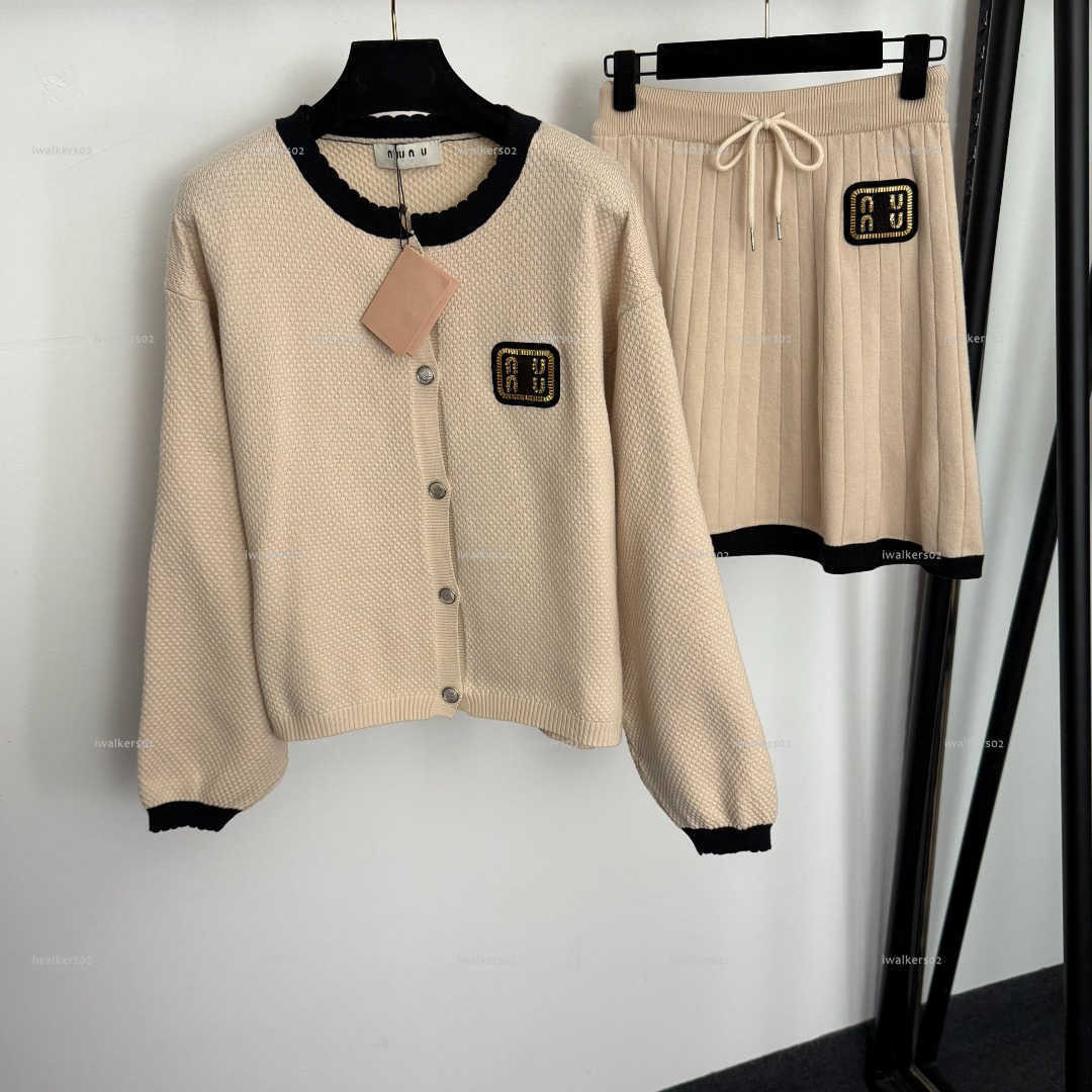 Classics women jacket girls top set designer clothes women knitted cardigan jacket+knitted short skirt A792X16N020-image-1104554914