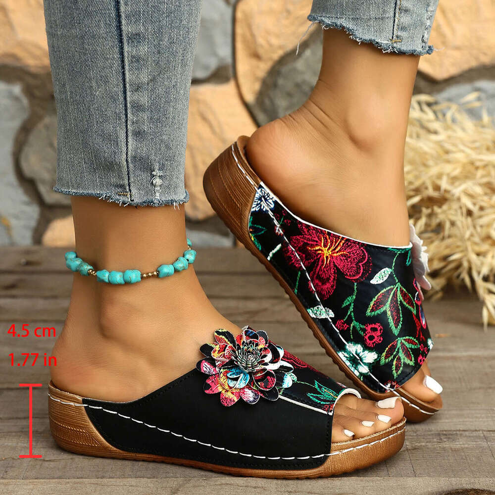 Foreign trade plus-size 2026 summer new style open-toe wedge fashion simple lightweight slip-on stylish sandals and slippers designer sandals slippe
