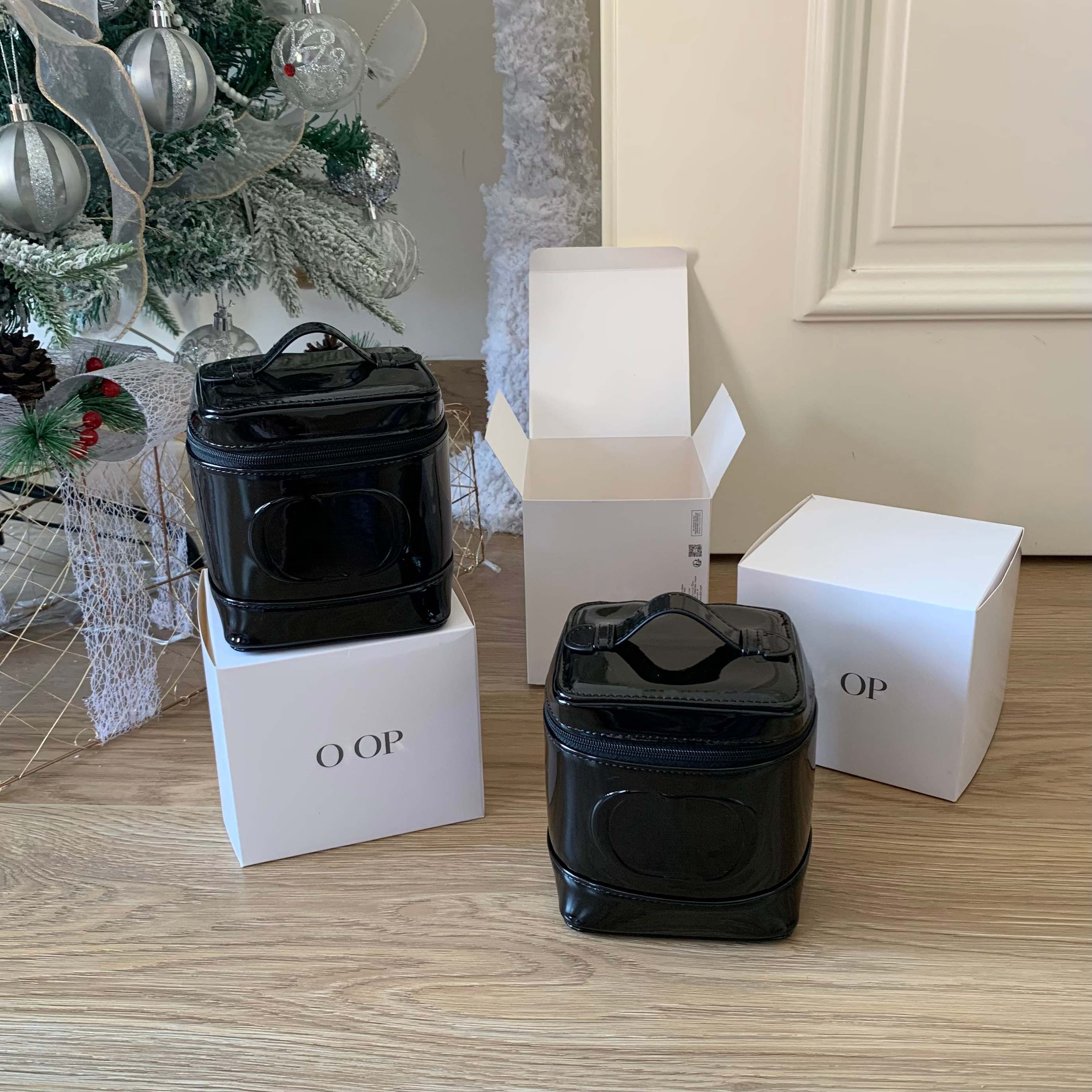2026 luxury fashion Black patent leather hand-held makeup storage box designer letter logo Travel portable home items beauty jewelry multi-purpose s