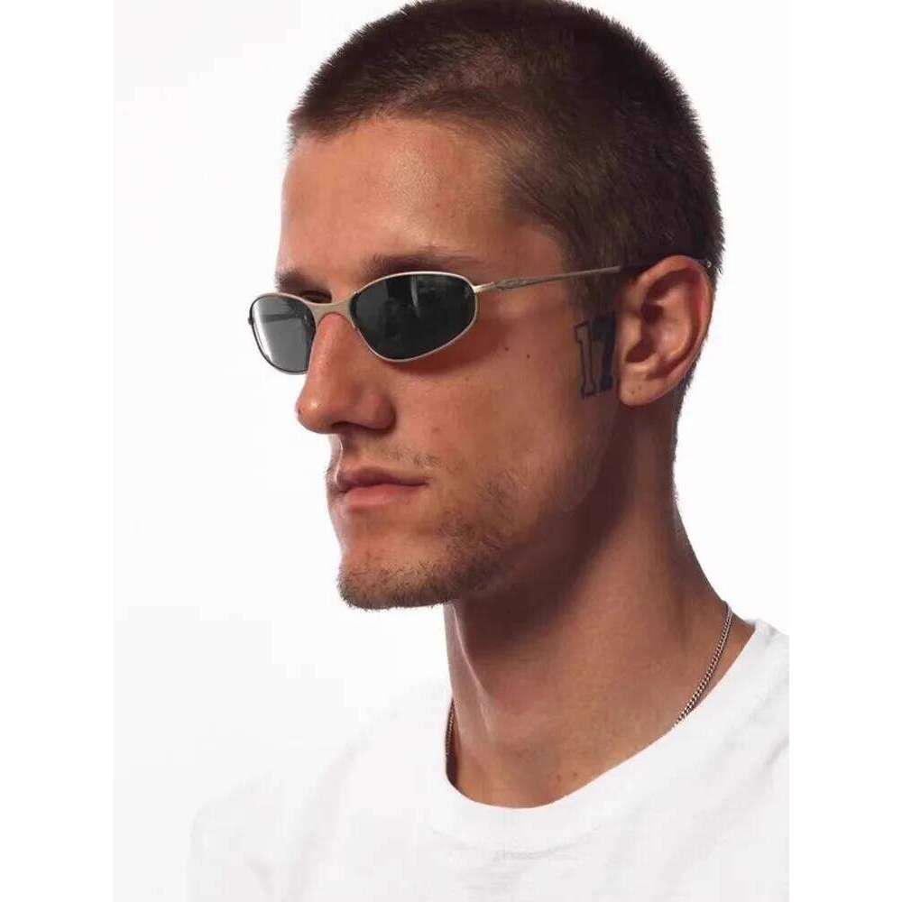 Sunglasses 2025 new advanced sense of technology sunglasses tide cool female y2k male American driving riding sports 26W0504