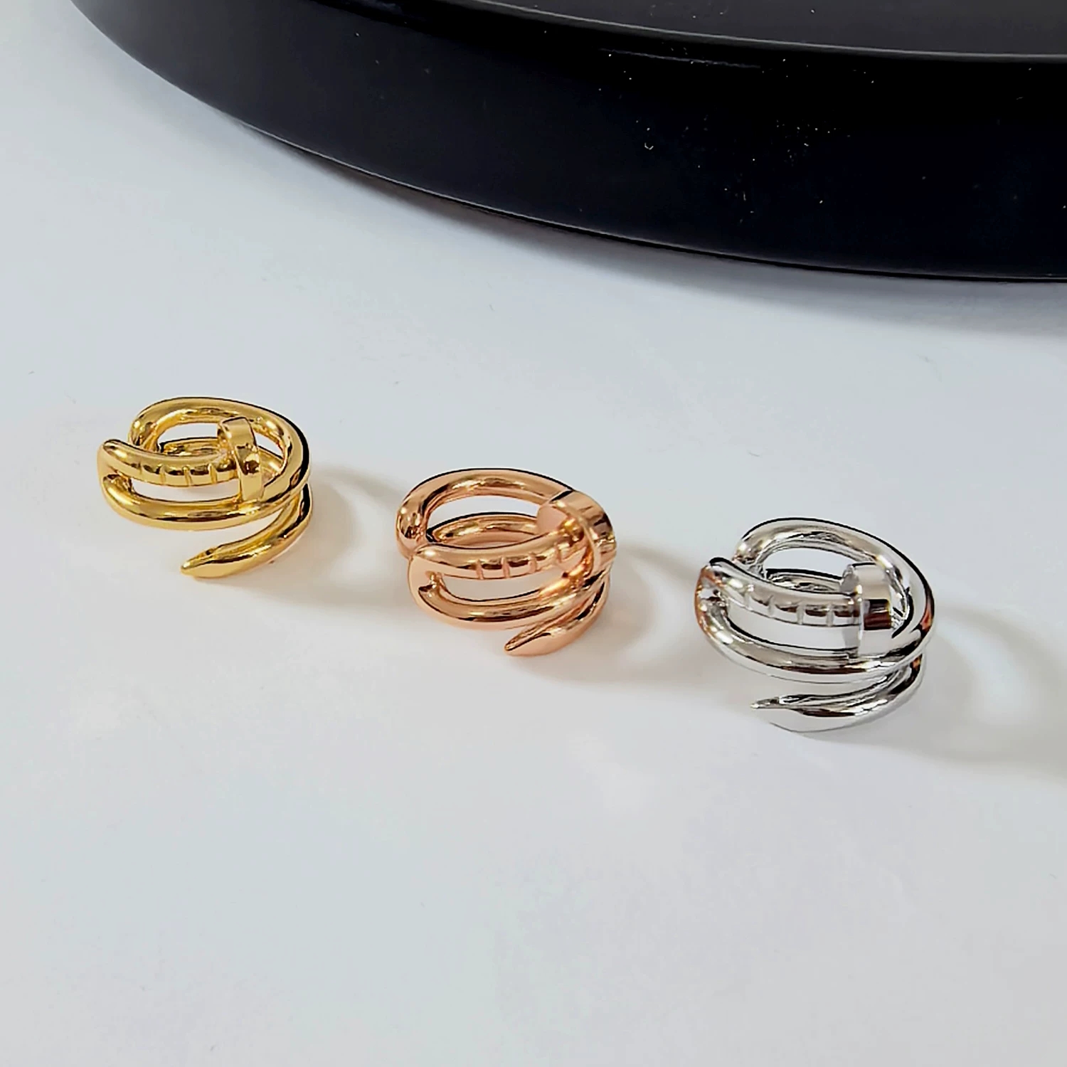 Clip à clous simple en argent 925 adapté à ceux qui n'ont pas de piercing d'oreille Un accessoire féminin unique et cool avec un design petit et