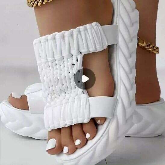 Plus-size thick-soled designer sandals slippers women's 2025 spring-summer new style knitted fashion lightweight flat beach sandals