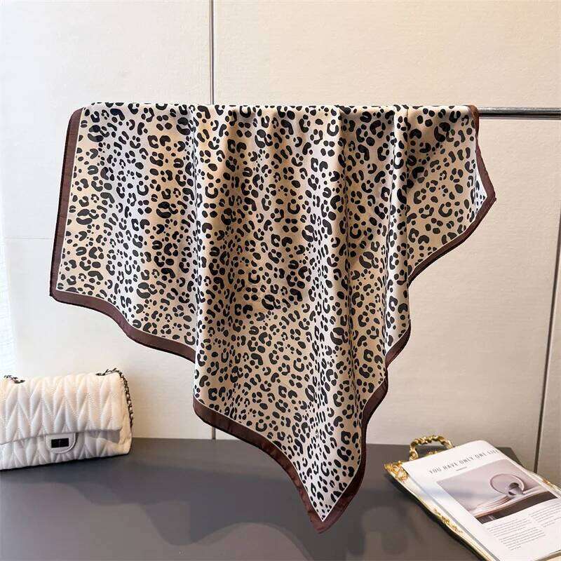 New Fashionable Bandanas Imitation Silk 70*70cm Temperament Square Scarves Women Spring/Summer Soft Satin Leopard Print Scarf 26L0505