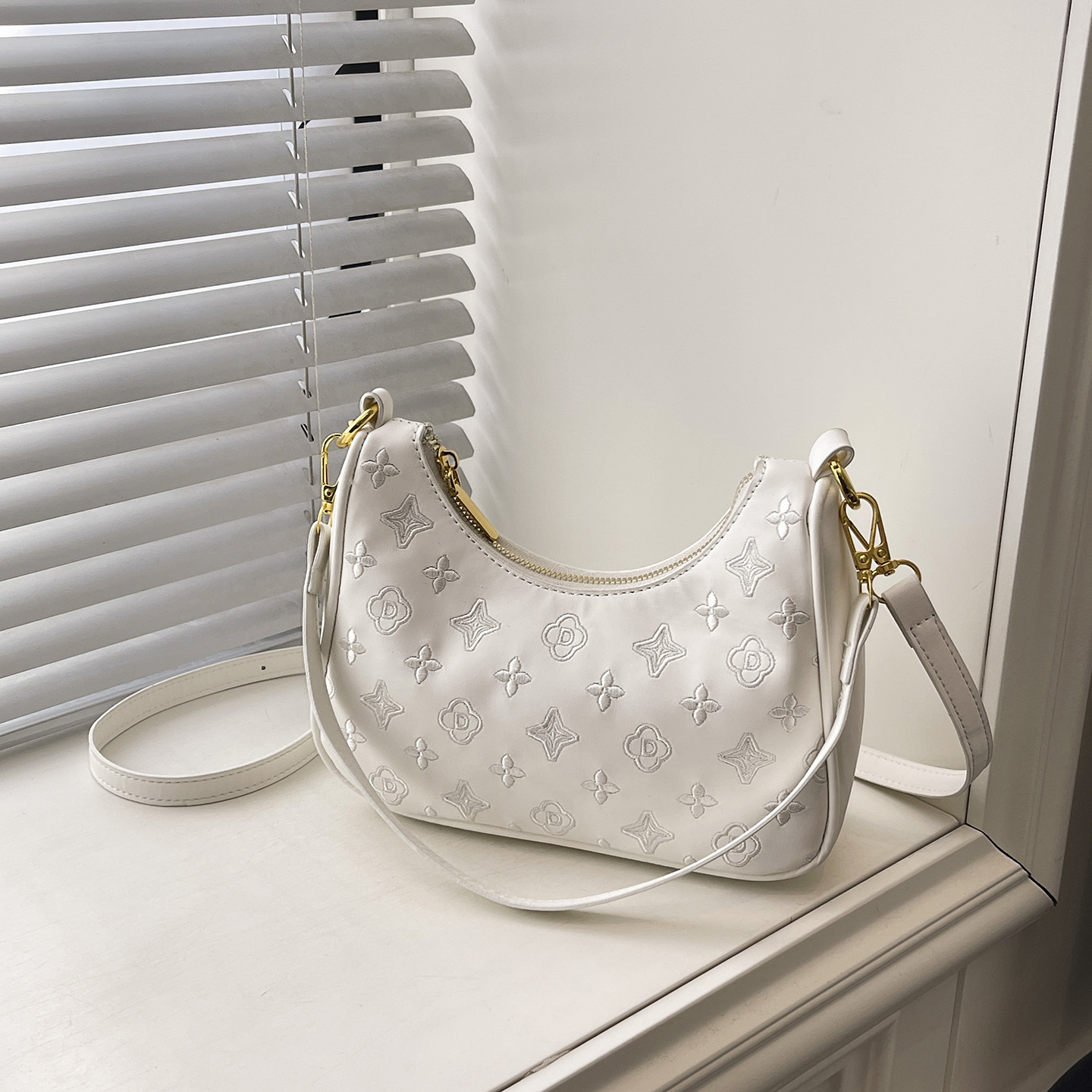 Simple and versatile new design women's bag 2026 popular trend fashion commuting shoulder bag