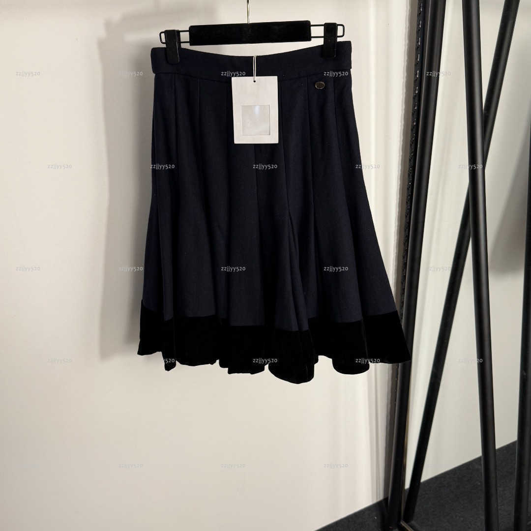 Brand women skirt high quality girls long dress designer clothes women A buttoned pleated short skirt A087X02N050-image-1104665721