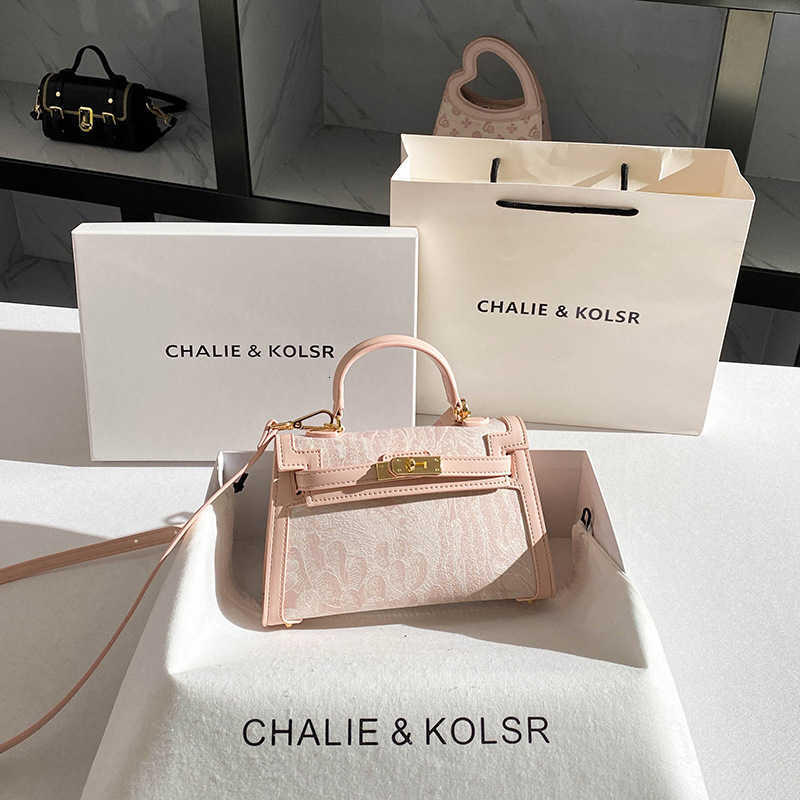 with box Designer handbag classic luxury shoulder bag Pink Embroidered Open-Top Bag Spring New Trendy High-End Handbag X260504
