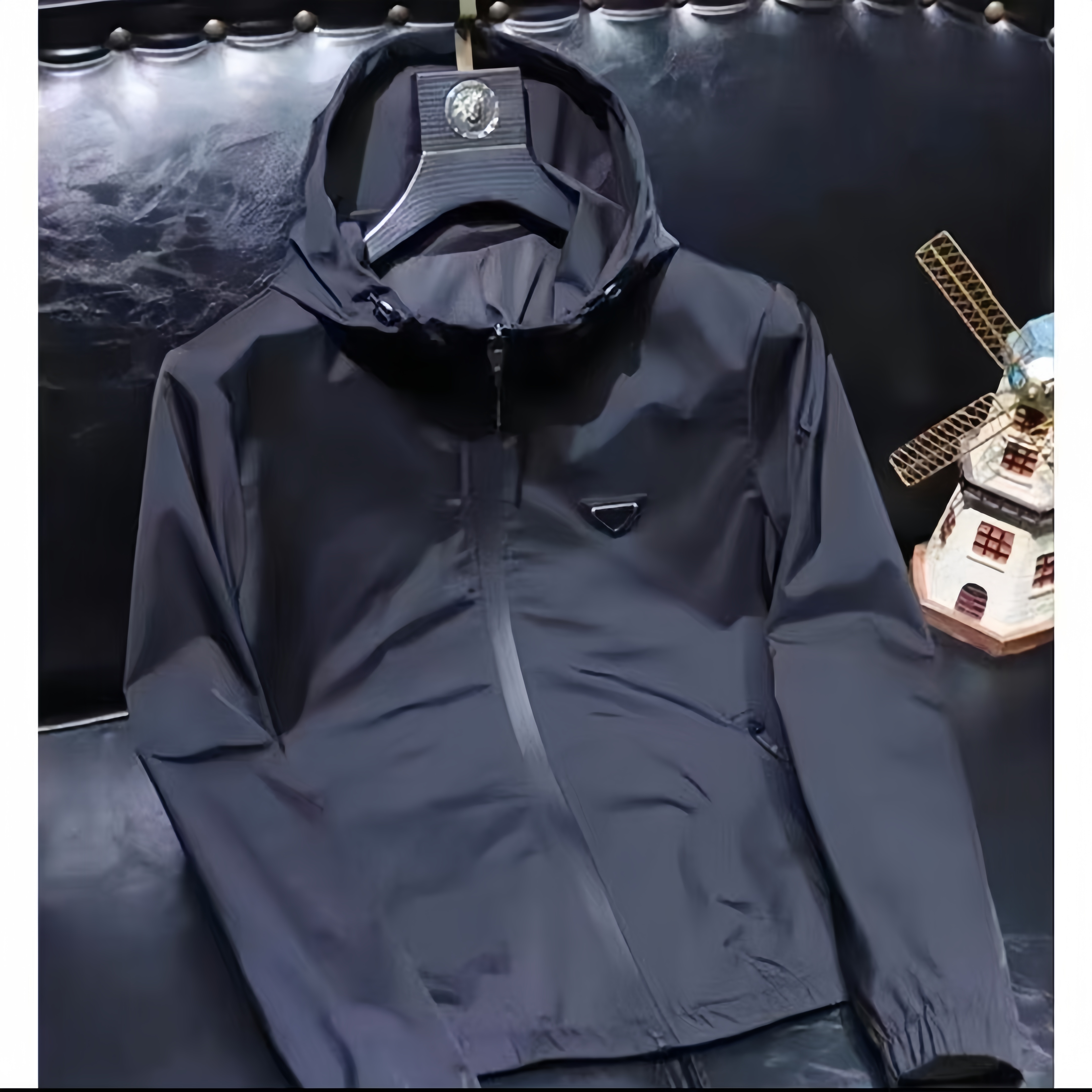 Designer Mens Puffer windbreaker Jacket for Men windbreak Jackets man Coats Embroidery Unisex Long Sleeve Zipper Fill-down Outerwear Black White Wat