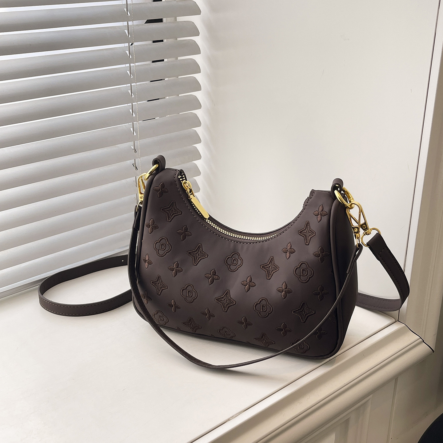 Simple and versatile new design women's bag 2026 popular trend fashion commuting shoulder bag free shipping hot sale