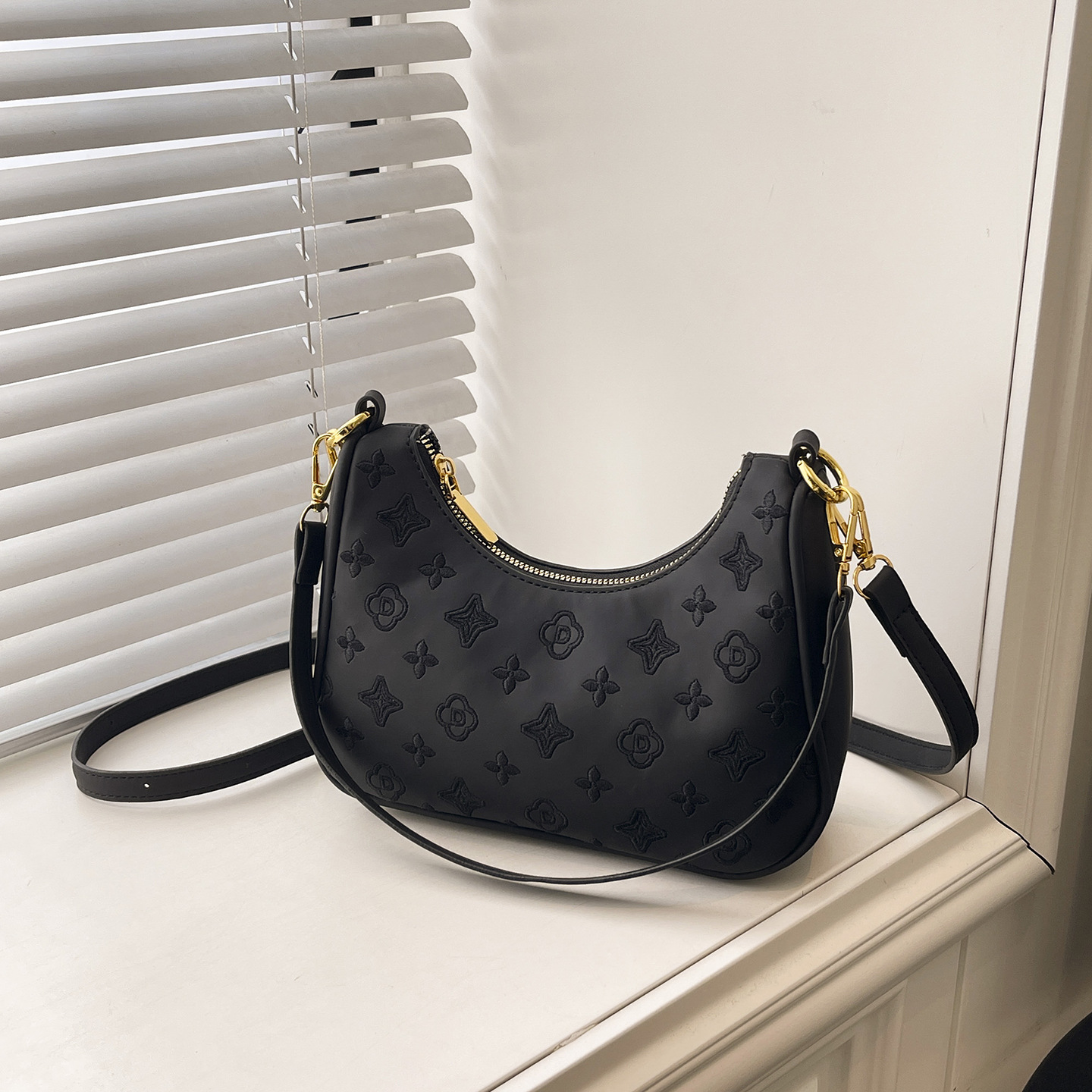 Simple and versatile new design women's bag 2026 popular trend fashion commuting shoulder bag free shipping