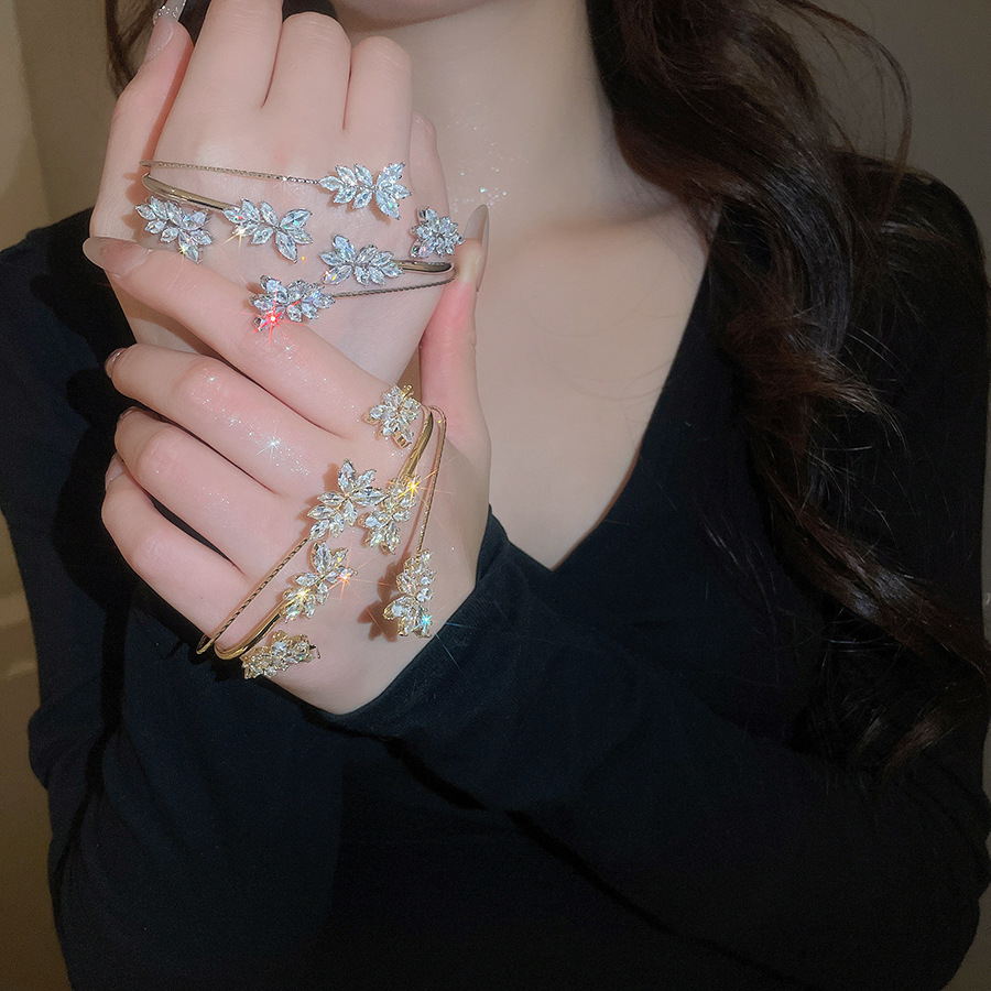 Ultra-shiny zircon flower elegant ladylike style, exquisite bracelet, light luxury and high-end feel, women's jewelry-image-1104647783