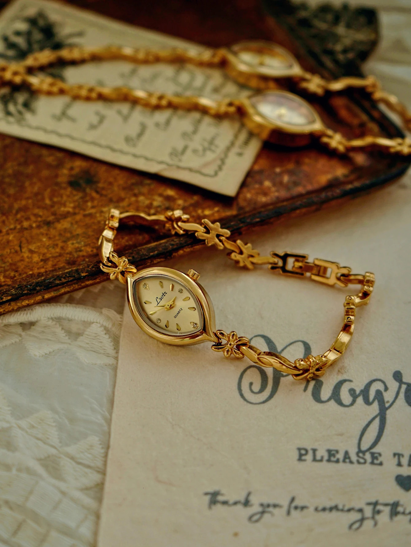 1 Piece of French Retro Gold Small Dial Womens Watch Fashionable Simple ious Elegant Compact and Waterproof Bracelet Womens Quartz Watch Suitable fo