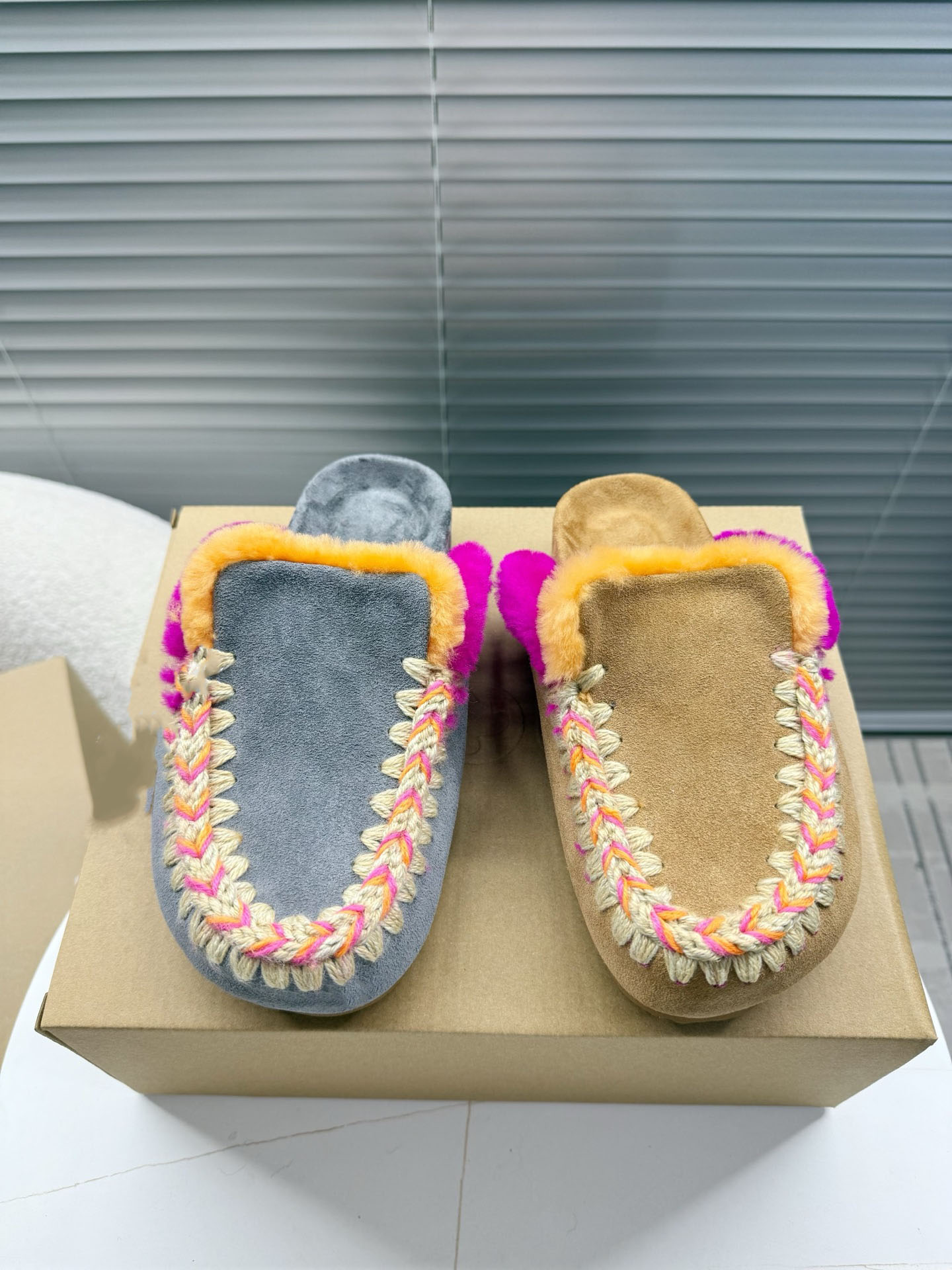 10A Designer Sandals Stylish Unisex Outdoor/Beach Sandal Set Featuring Premium Suede Construction in Multiple Neutral Tones