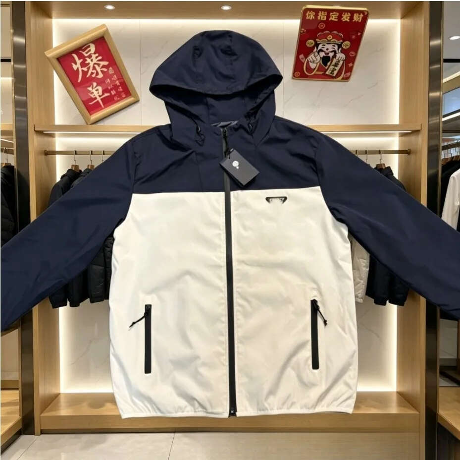 Pradlys Mens Jacket Designer PR Hoodie Windbreaker Loose Sport Breathable Pradsness Hooded Parka Coat Outdoor Comfortable Lightweight Windproof Prar