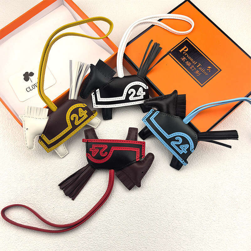 Designer Luxury Charm High Quality Leather Rodeo Flying Horse Keychain Pony Pendant Decoration For Ladies Bag Charm Accessories Perfect Gift