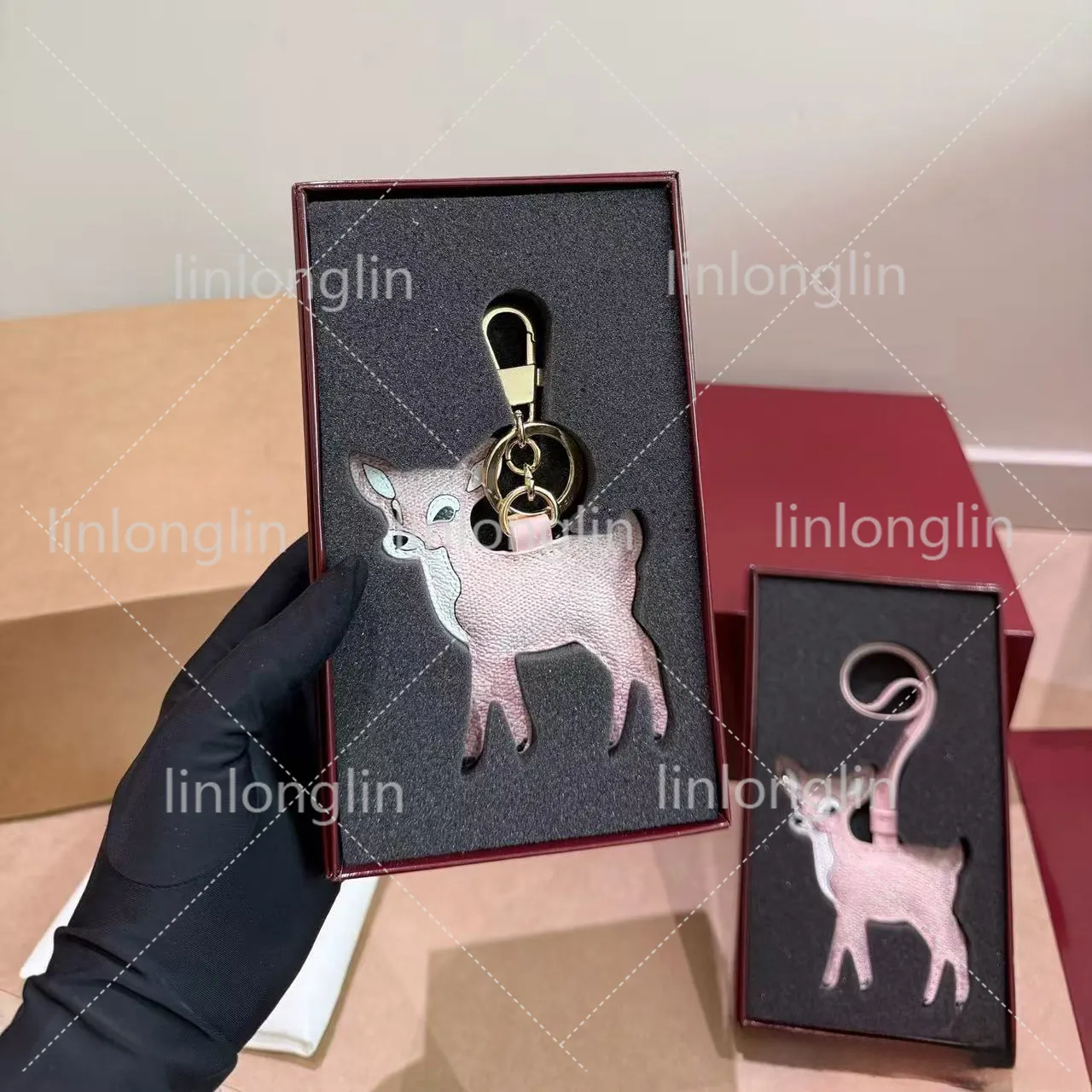 Deer shaped bag charm besties keychain charm car key chain pendant stylish bag charm cute cartoon pendant luxury gold keychain high quality car keyc