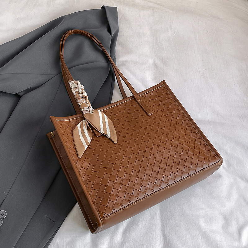 new Autumn/Winter Fashion Knitted Popular Tote Bag Simple and Niche Design Retro Large-capacity Underarm Handbag for Women