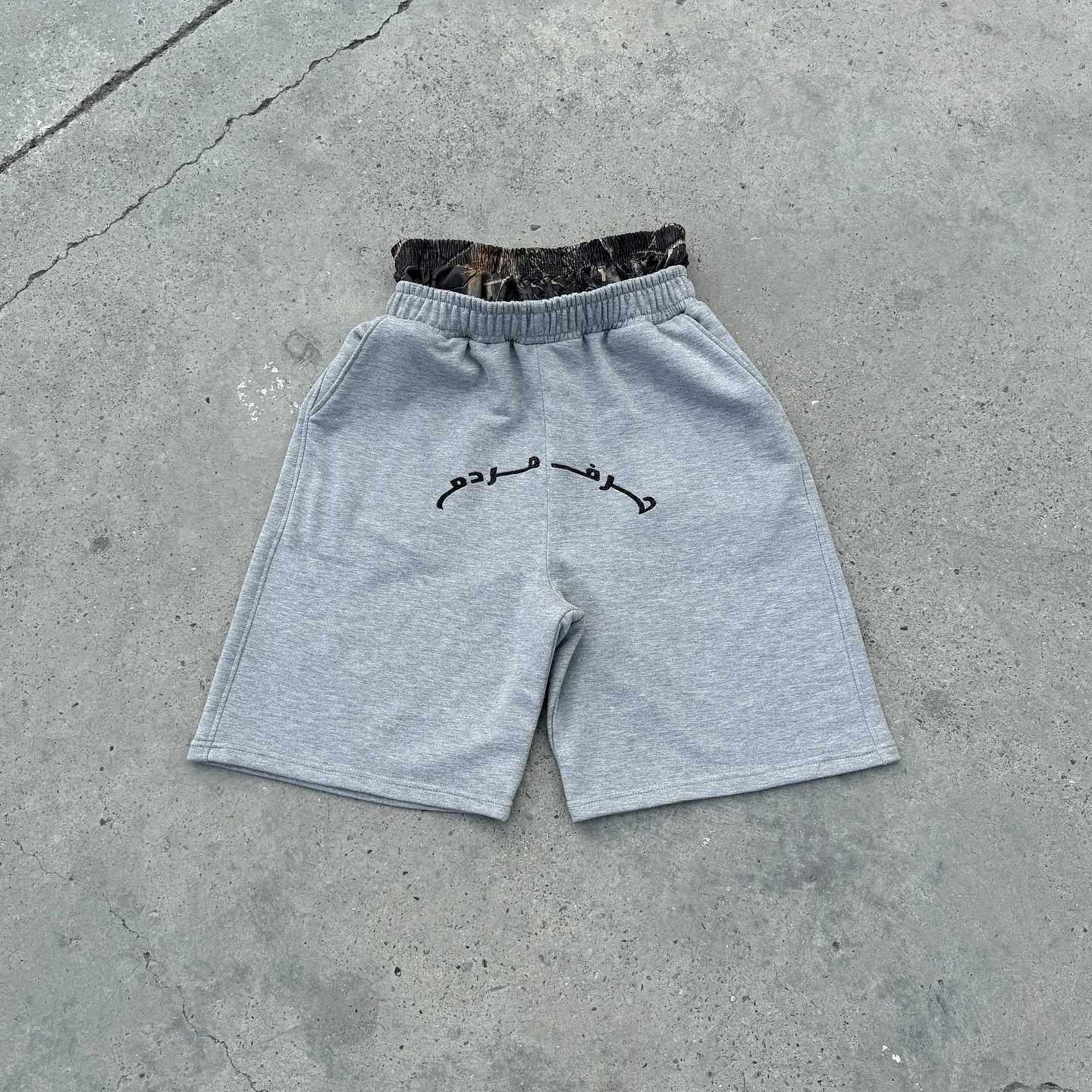 2026 New Arrival Women Y2K Grey Oversized Sweat Shorts Camo Waistband Print Casual Lounge Shorts Q260507