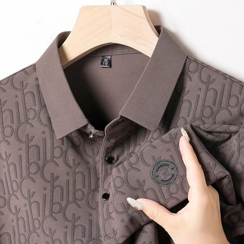 Mens Business Casual Short Sleeved Shirt with Badge Solid Color Polo Fashionable Breathable Comfortable Versatile Top y260410