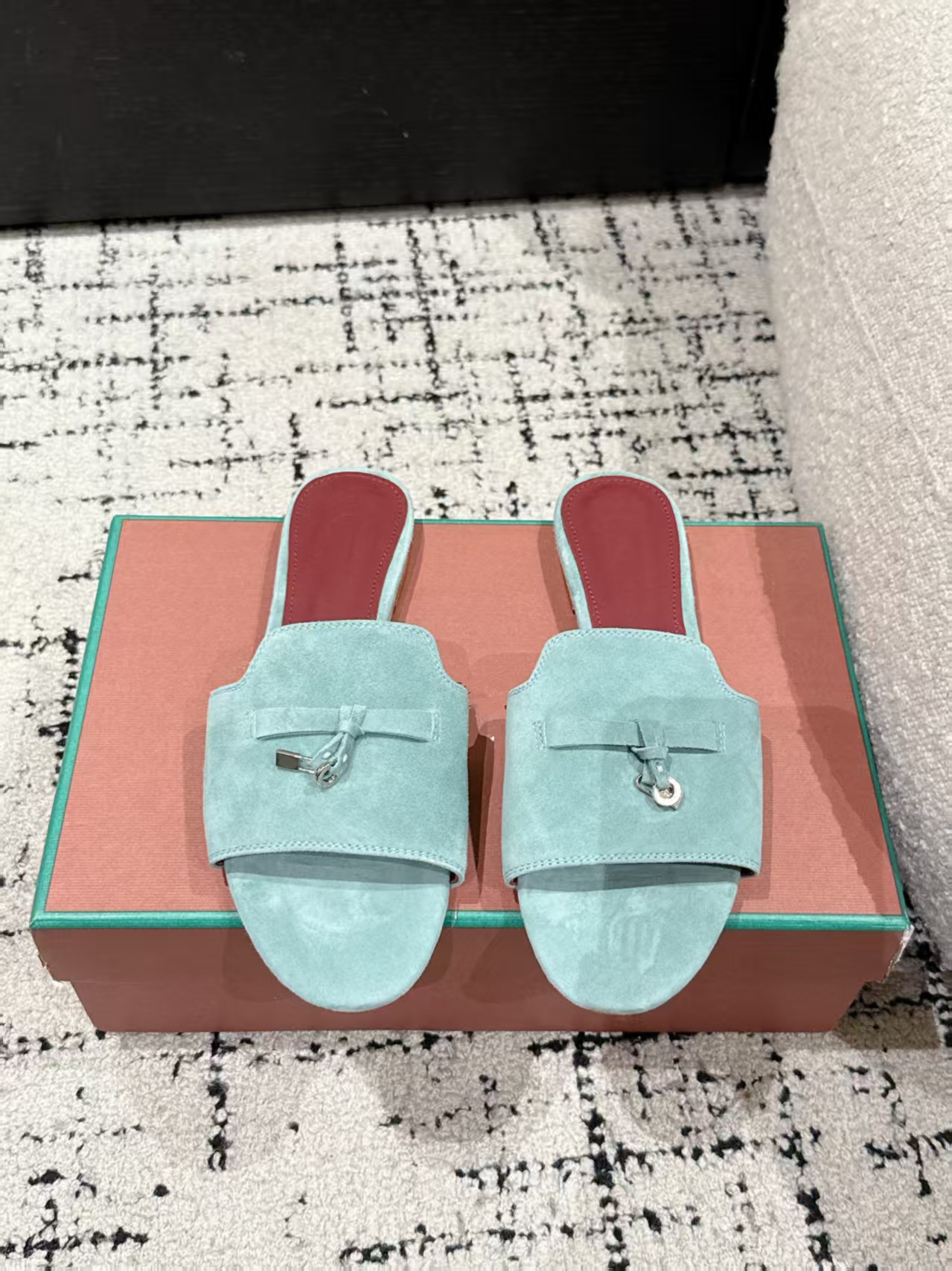 10A new color Best Quality Designer sandal lady Outwear Leisure Vacation beach slides flat bottom Slippers fashion suede Leather Slippers for Women