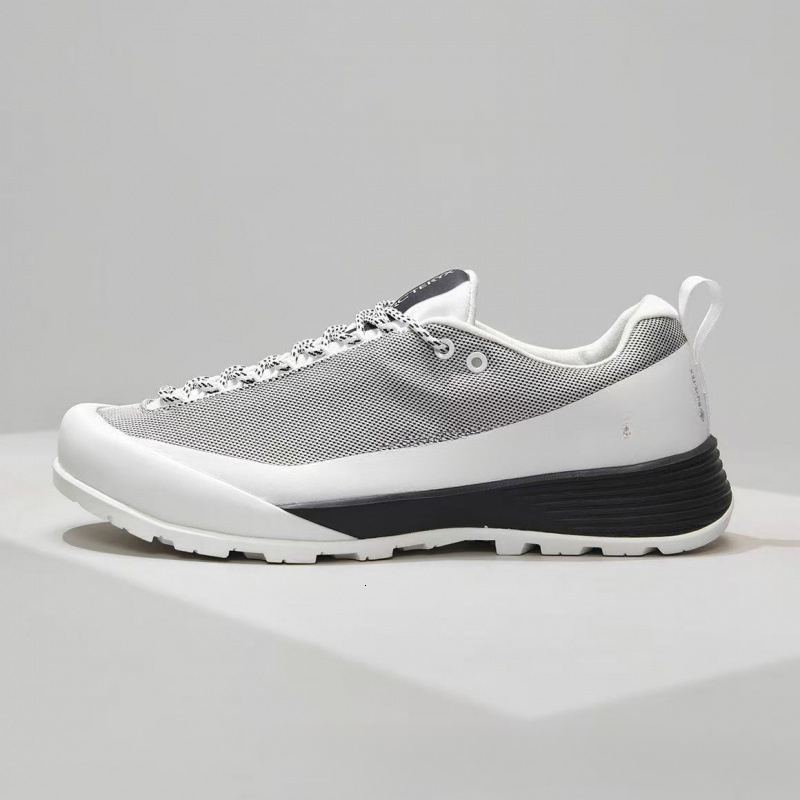 2026 new model Designer shoes new sports shoes outdoor hiking shoes breathable and lightweight casual shoes for men and women