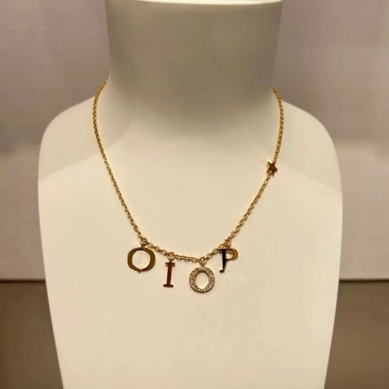 Pendant Necklaces Designer Necklace Diamond Encrusted Pendant Necklace Designer For Women Exquisite Bijoux Plated Gold Necklaces Fashion Classical g