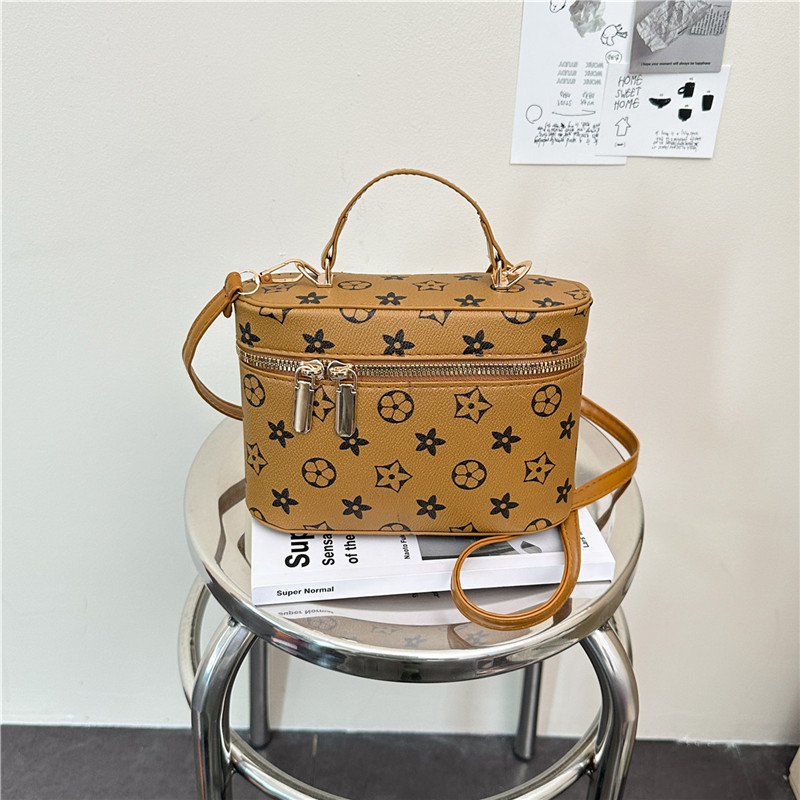 Fashionable retro minimalist women's bag 2026s new style with print design casual square bag trendy versatile shoulder bag crossbody bag free s