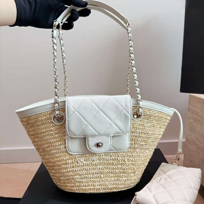 2026 Designer Beach Bags Woven New Natural Raffia Straw Totes Bag Quilted Leather Trim Ladies Chain Shoulder Bag Summer Chic Handbags Tote with Pouc