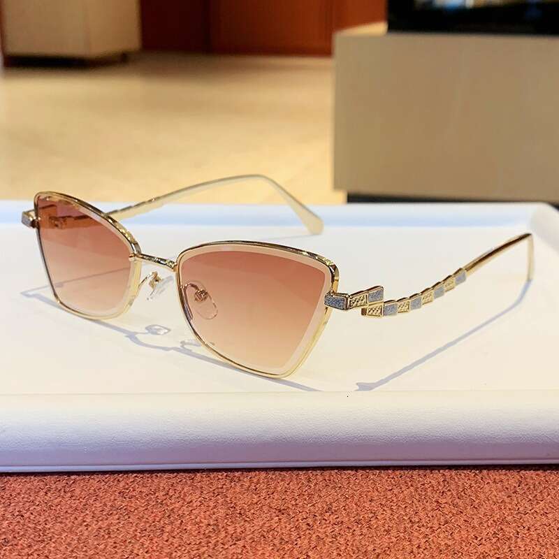 Hot-Selling New Popular High-End Retro Personalized Sunglasses, Trendy Runway Street Style Sunshade Glasses Chunjinqiuli