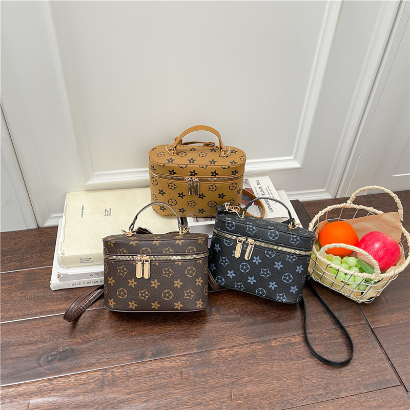 Fashionable retro minimalist women's bag 2026 new style with print design casual square bag trendy versatile shoulder bag crossbody bag