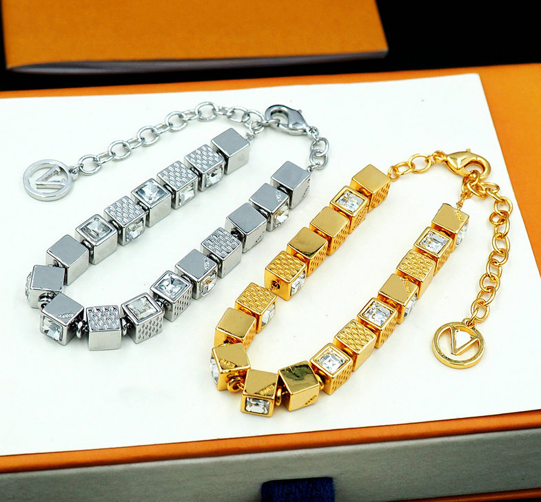 Designer Gold Silver Plated Classical Clover Flowers Dice Charm Bracelets Bracelet carved Stamp Letter Gift L NEW