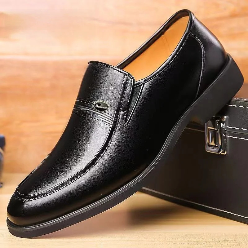 Mens Business Casual Leather Shoes Work Office Low Top Slip-On Loafers Spring Summer Autumn Fashionable Versatile Footwear 260507